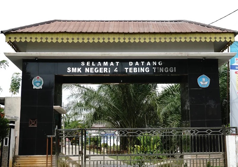 SMK Negeri 4 Tebing Tinggi - 1765413717-Gerbang .jpg